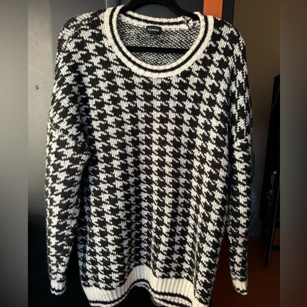 houndstooth pattern sweater